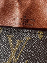 Load image into Gallery viewer, Vintage Louis Vuitton Purse